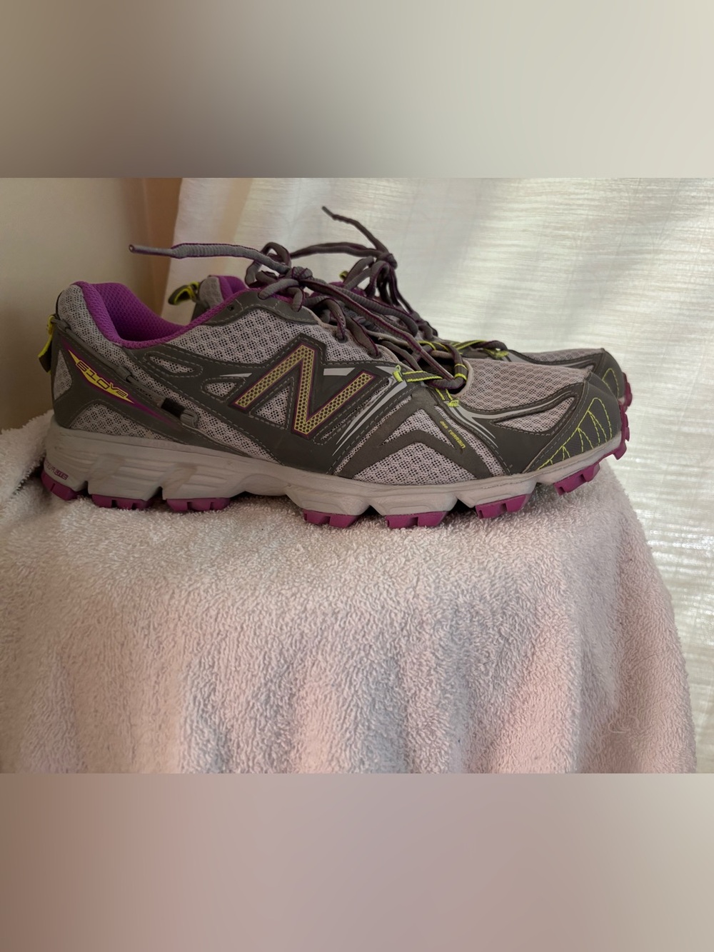 New Balance Women's Gray and Purple Trail Running Sneakers